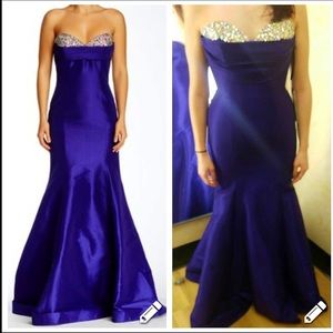 Macdougal size 8 gown